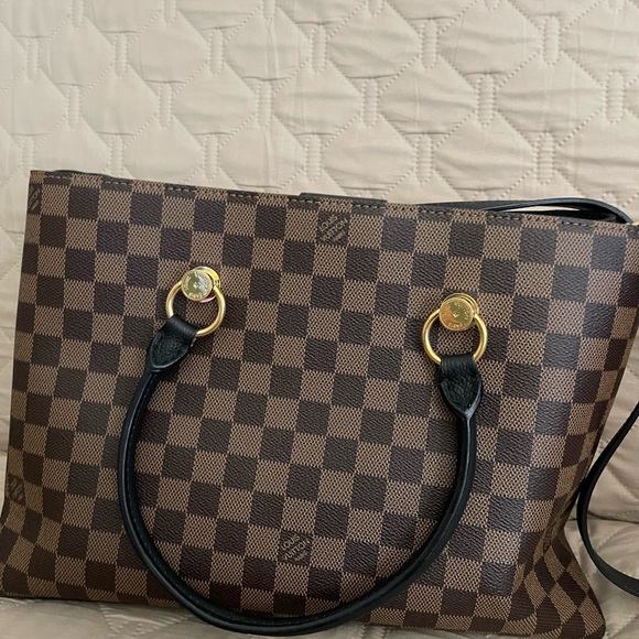 Louis Vuitton Riverside - Picture 8 of 9